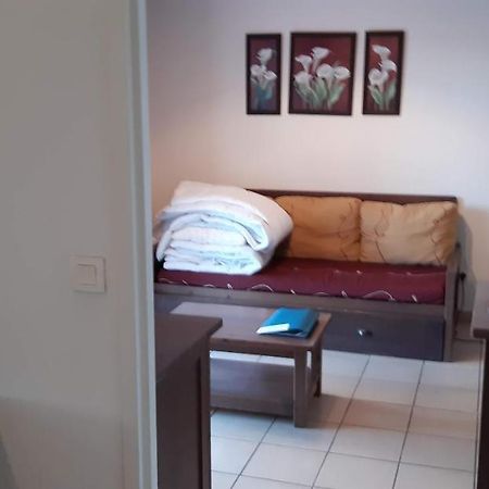 Charmant Logement Avec Piscine Bergerac Exterior photo