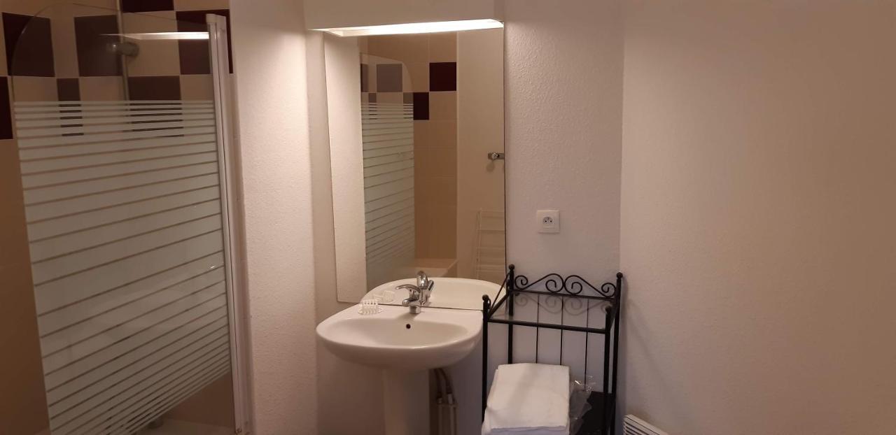 Charmant Logement Avec Piscine Bergerac Exterior photo
