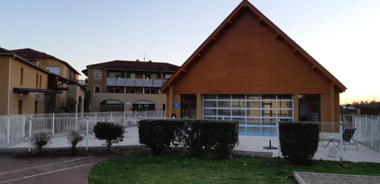 Charmant Logement Avec Piscine Bergerac Exterior photo