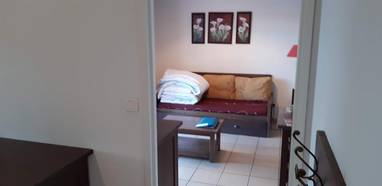 Charmant Logement Avec Piscine Bergerac Exterior photo